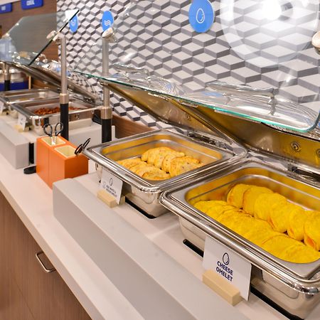 Holiday Inn Express Boston-Milford By Ihg Exteriör bild