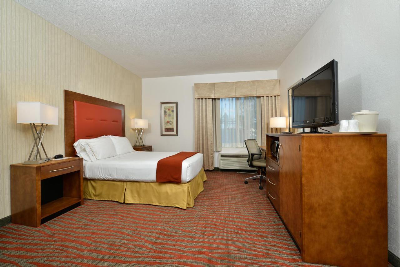 Holiday Inn Express Boston-Milford By Ihg Exteriör bild