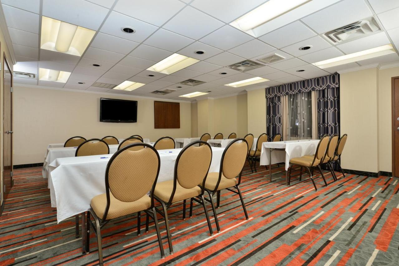 Holiday Inn Express Boston-Milford By Ihg Exteriör bild