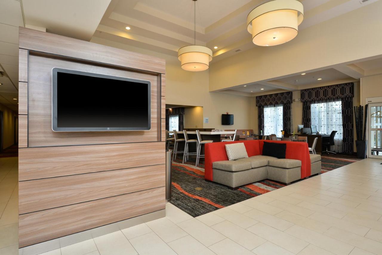 Holiday Inn Express Boston-Milford By Ihg Exteriör bild