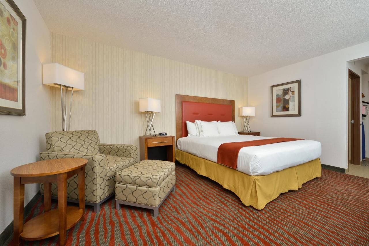 Holiday Inn Express Boston-Milford By Ihg Exteriör bild