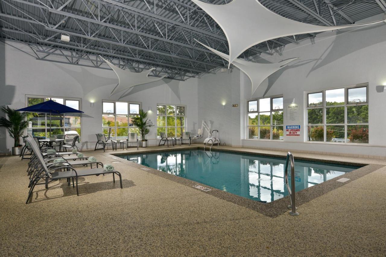 Holiday Inn Express Boston-Milford By Ihg Exteriör bild