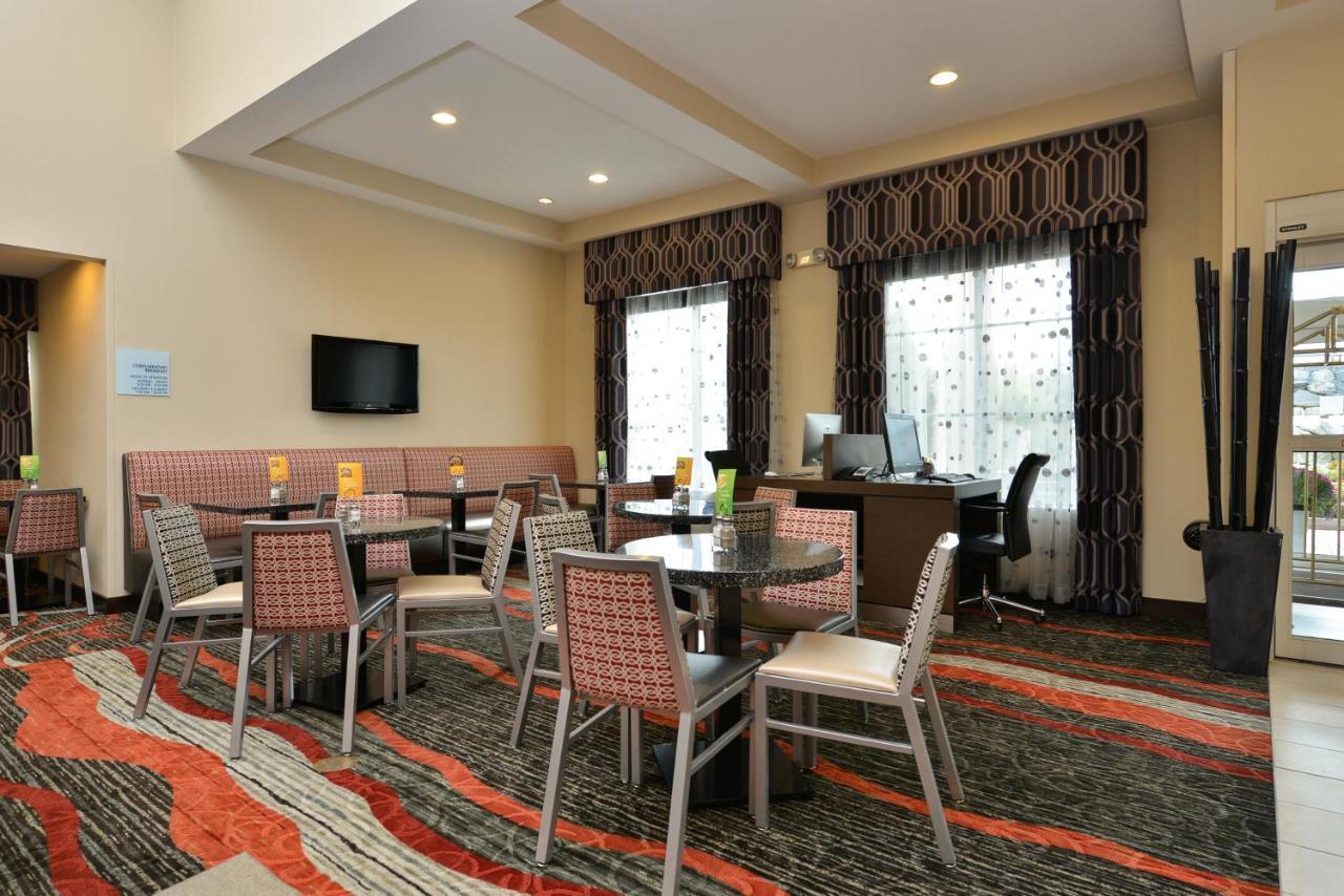 Holiday Inn Express Boston-Milford By Ihg Exteriör bild