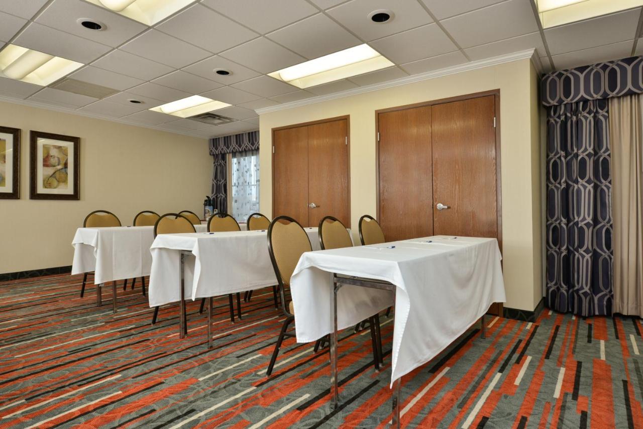 Holiday Inn Express Boston-Milford By Ihg Exteriör bild