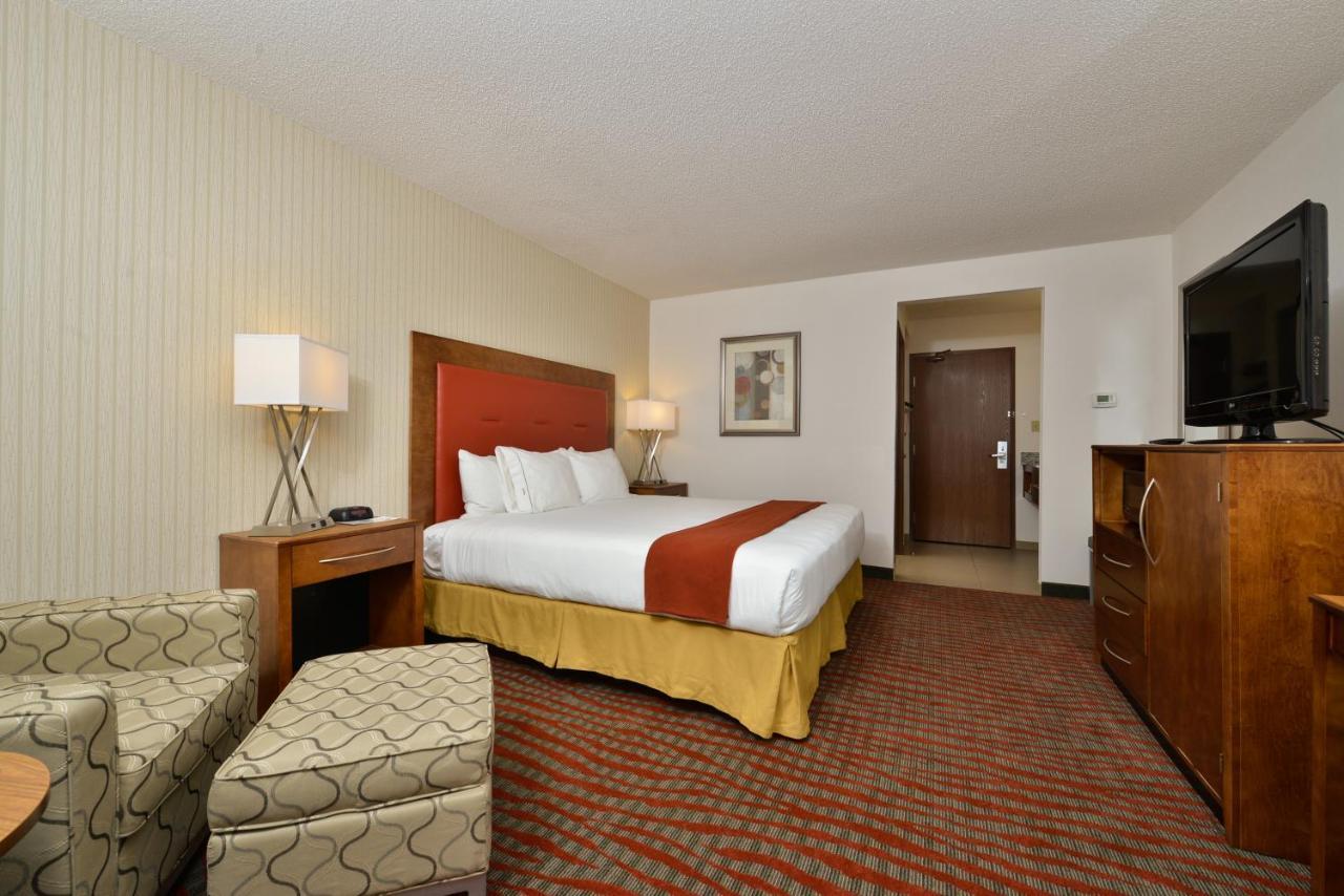 Holiday Inn Express Boston-Milford By Ihg Exteriör bild