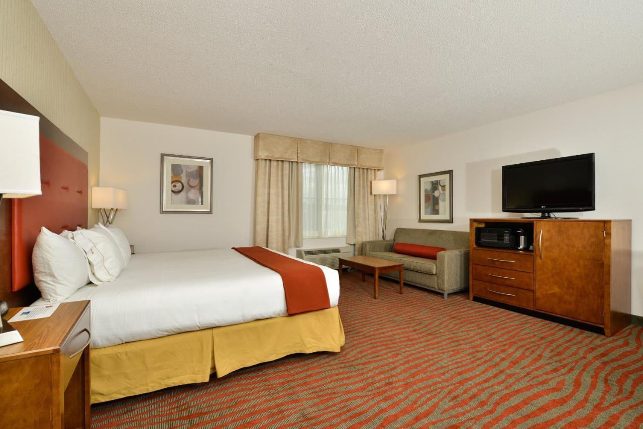 Holiday Inn Express Boston-Milford By Ihg Exteriör bild