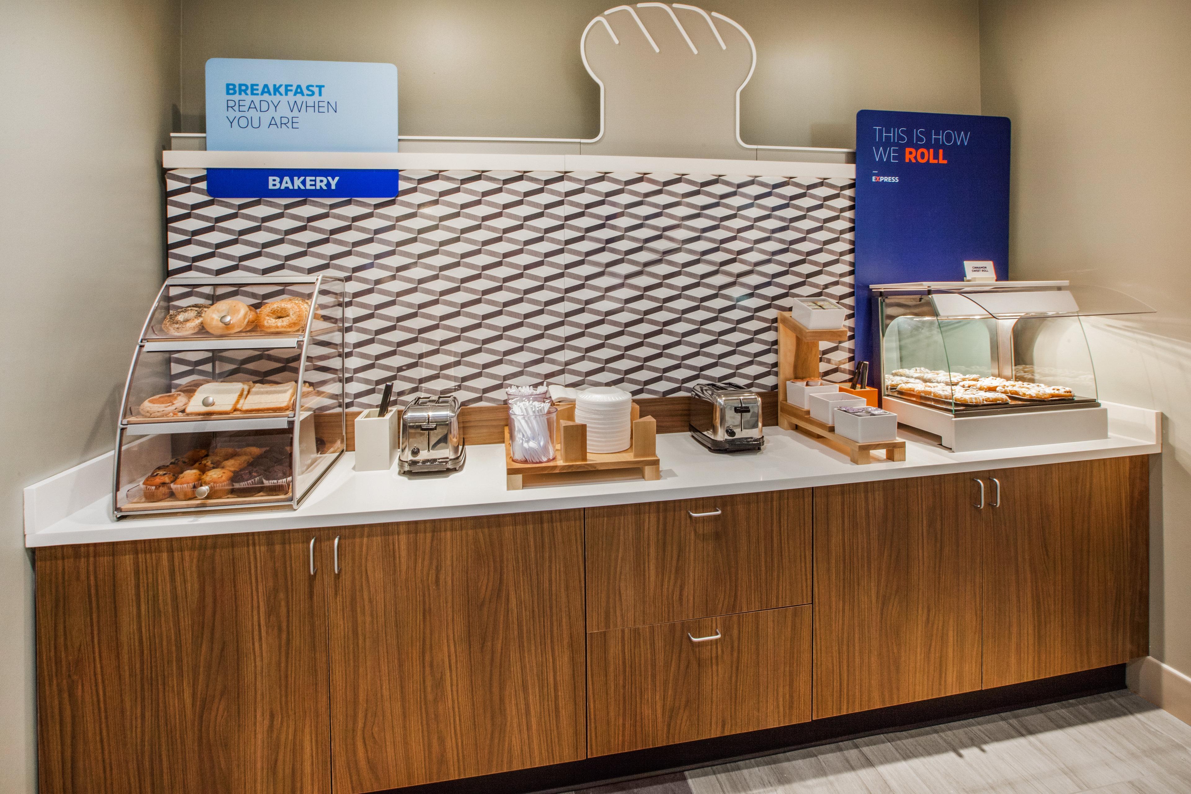 Holiday Inn Express Boston-Milford By Ihg Exteriör bild