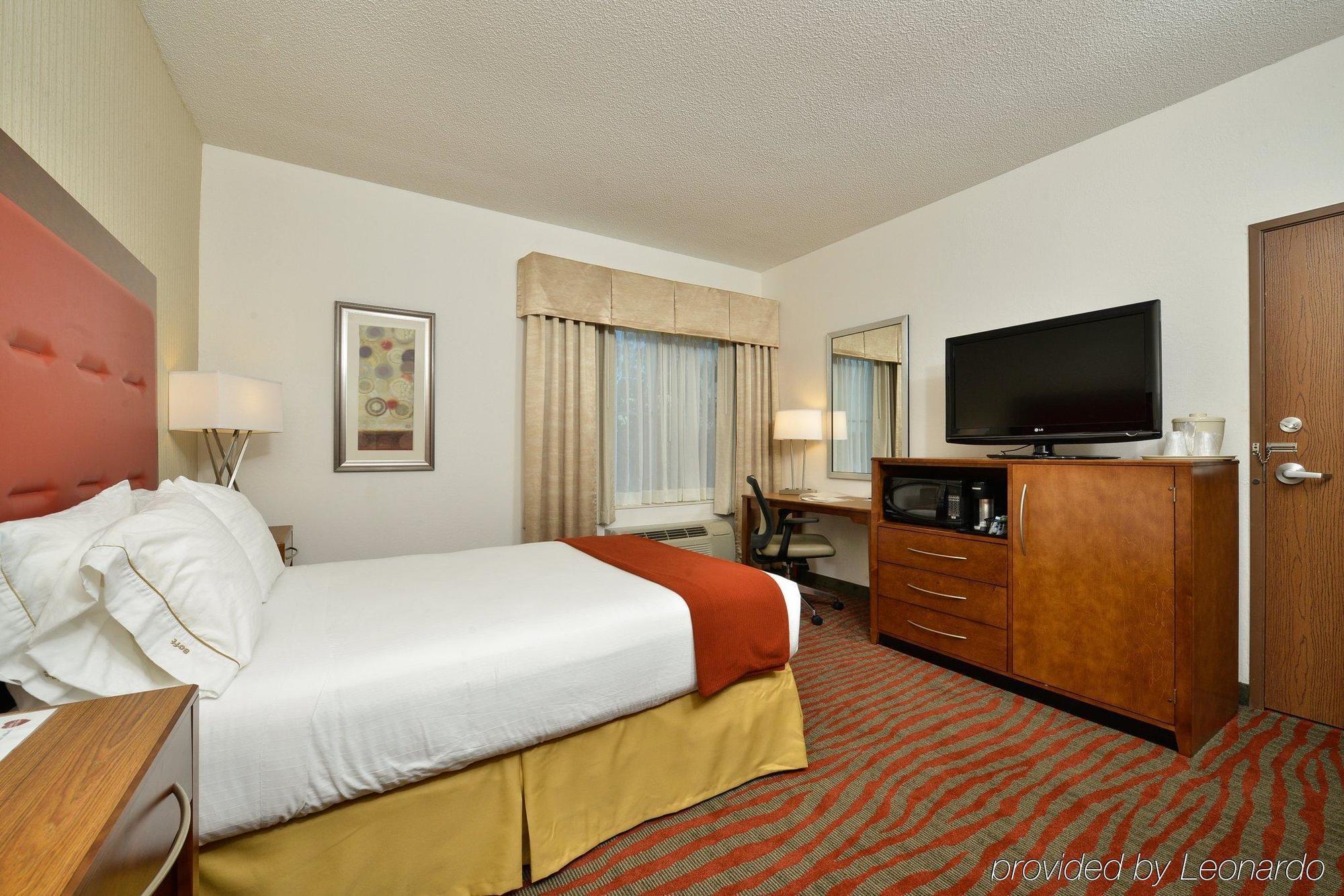 Holiday Inn Express Boston-Milford By Ihg Exteriör bild